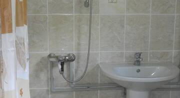 Фото номера Бюджетный трехместный номер Гостиница Nizhnee Makopse Guest House г. Макопсе 8